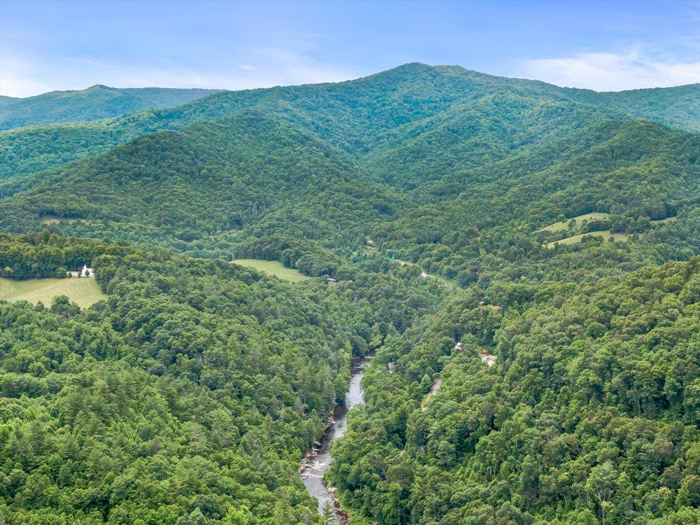 Majors Estate: 1610 Perth Rd, Clyde, NC 28721